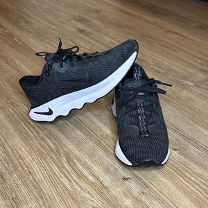 Nike Motiva Walking Shoes